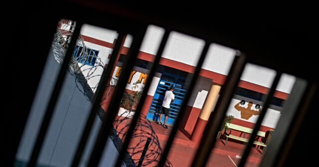Spanish Govt. Urging Prisons to Expedite Foreign Inmates’ Amnesty Claims
