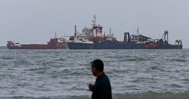 CENTCOM: U.S. Clears Iranian Mines from Hormuz Lanes; Iran Oil Exports at Zero — Trump Says Tehran ‘Begging to Make a Deal’