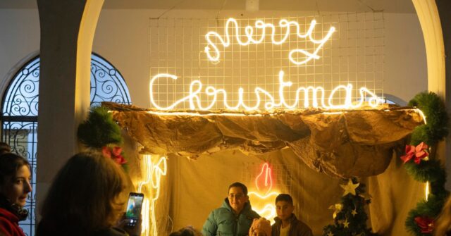 Syrians Light Christmas Trees for First Time Under New Islamist Regime