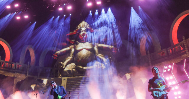 Video: The Strokes Close Coachella Concert Promoting Hamas and Iranian Propaganda