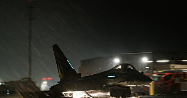 UK, France in Joint Air Strikes on Underground IS Arms Dump in Syria