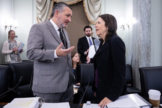 Senate passes bipartisan bill to overhaul college sports