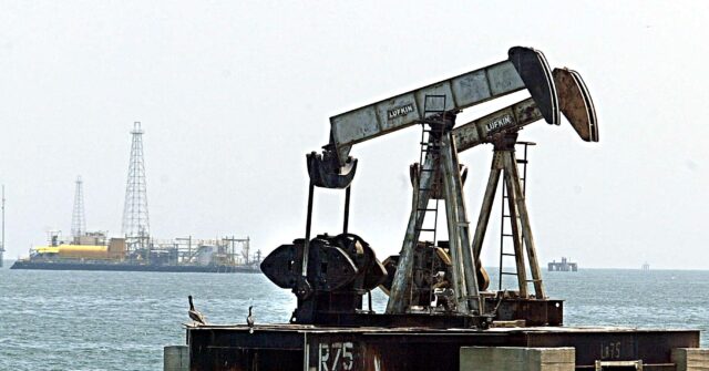 U.S. Authorizes Export of Diluents to Boost Venezuela’s Oil Sector