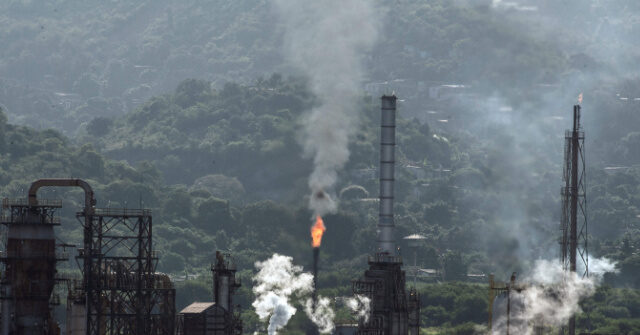 Trump: Oil Companies Will Invest at Least $100 Billion to Rebuild Venezuela’s Oil Infrastructure