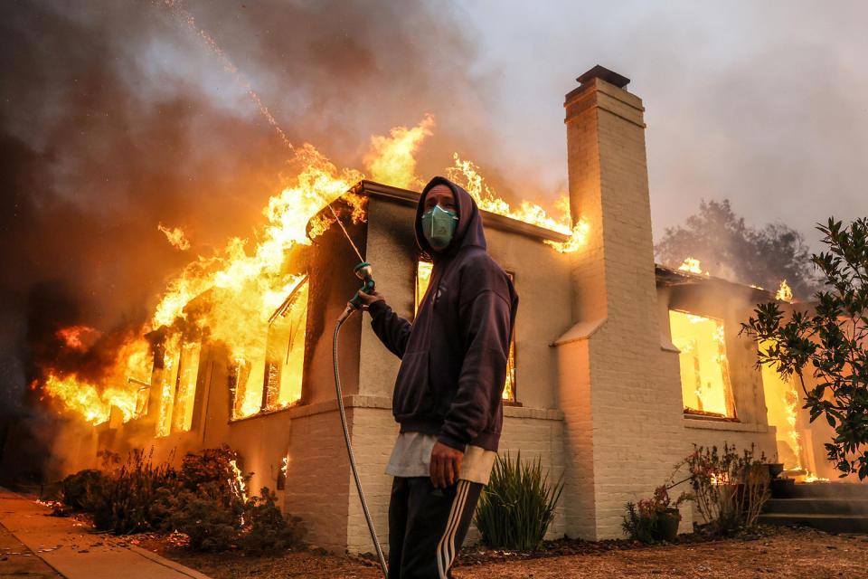 Eaton fire burns homes in Altadena. (Robert Gauthier / Los Angeles Times via Getty Images)