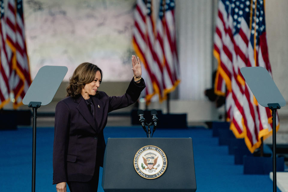 Kamala Harris waves (Shuran Huang for NBC News)