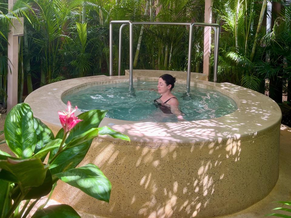 simone in a hot tub at he spa at hilton cancun mar caribe