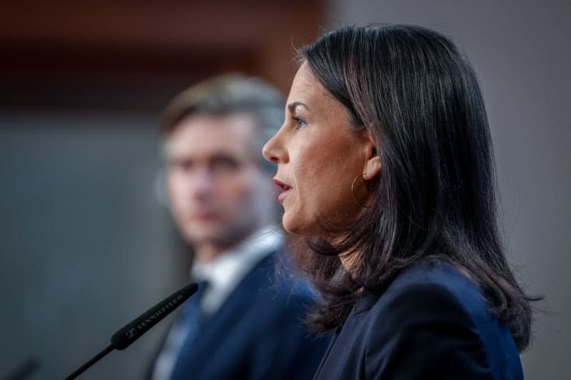 German Foreign Minister Annalena Baerbock (R) and Lithuania's Foreign Minister Kestutis Budrys speak during a press conference at the Federal Foreign Office. Kay Nietfeld/dpa