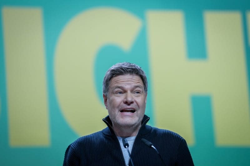 German Minister for Economic Affairs and Climate Protection, Robert Habeck, who is also the Alliance 90/The Greens candidate for German Chancellor, speaks to delegates at his party's platform conference. Kay Nietfeld/dpa