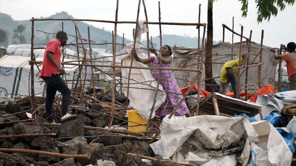 Bulengo camp dismantling tents