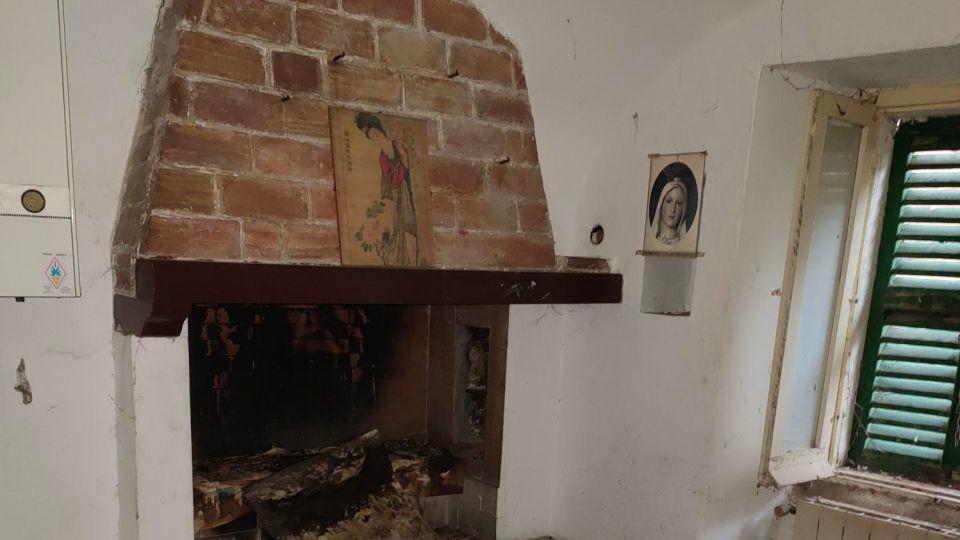 One-euro homes, like this one in Penne, are often still furnished with past occupants' belongings. - Courtesy Gilberto Petrucci