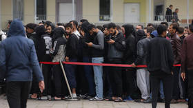 Germany freezes major refugee program – media