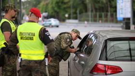 Poland orders troops to German border