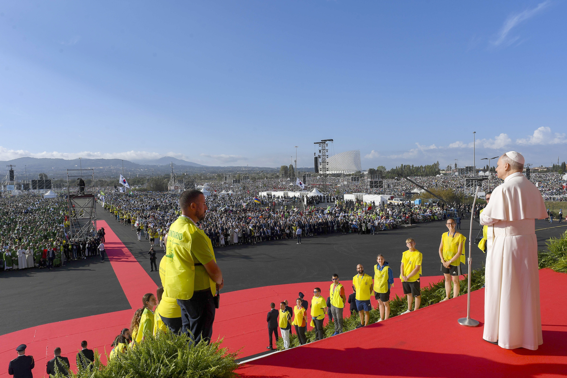 ROME, ITALY - AUGUST 03: (EDITOR NOTE: STRICTLY EDITORIAL USE ONLY - NO MERCHANDISING). Pope Leo XIV greets young people as he arrives in Tor Vergata, on the outskirts of Rome, for the Jubilee of Youth Mass on August 03, 2025 in Rome, Italy. At the conclusion of the closing Mass for the Jubilee of Youth, Pope Leo remembered young people suffering "the most serious evils" caused by other human beings, mentioning specifically war-torn Gaza, Ukraine, and "every land bloodied by war." (Photo by Francesco Sforza - Vatican Media via Vatican Pool/Getty Images)