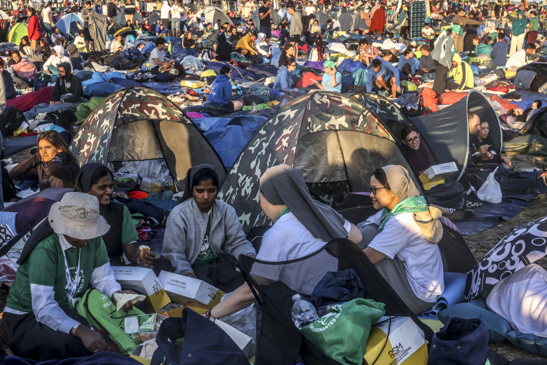 ROME, ITALY - AUGUST 03: Pilgrims sleep and rest early in the morning before the arrival of Pope Leo XIV to lead the closing Mass of the Jubilee of Youth, on August 03, 2025 in Tor Vergata, Rome, Italy. Around one million young Catholics attended the Jubilee of Youth between 28 July and 3 August. (Photo by Alessandra Benedetti - Corbis/Corbis via Getty Images)
