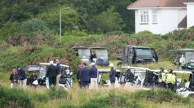 Trump followed by ‘armored’ golf cart (PHOTOS)