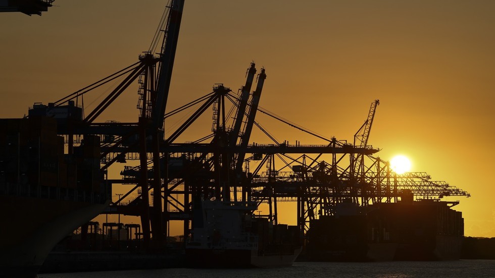 US officials working to corner EU energy market — FT