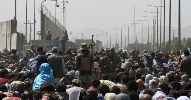 CNN’s Walsh: ‘Pretty Strong Chance You Got Onto a Plane’ in Kabul if You Snuck or Forced Way Into Airport