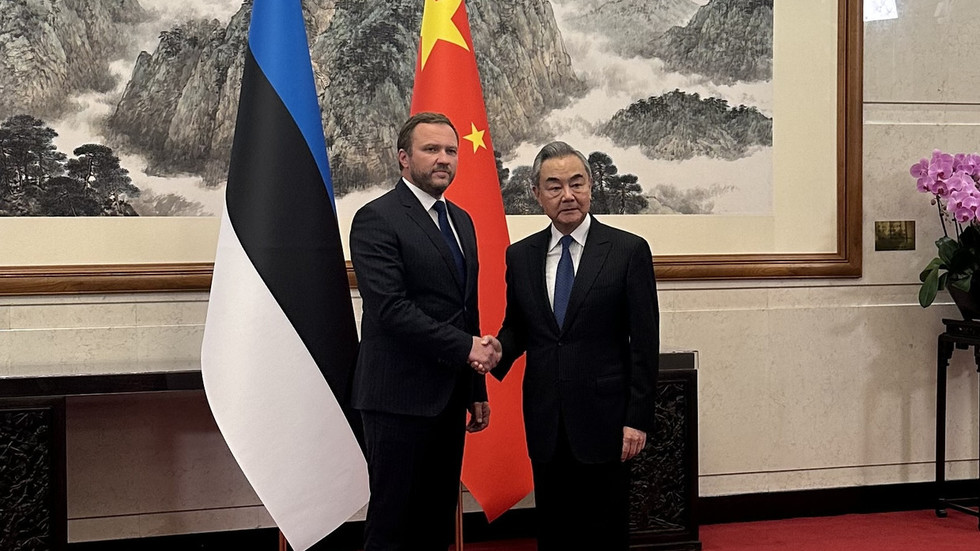 Baltic state demands EU ‘deals with’ China