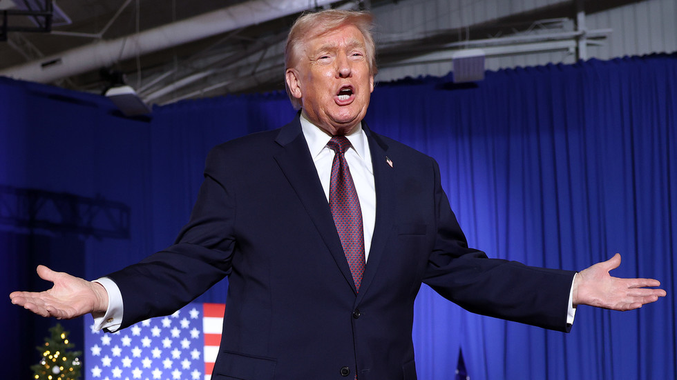 Trump says he could pay himself $1 billion in damages from federal funds