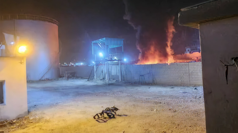 Saudi-led coalition bombs key Yemen port