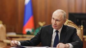 EU admits it will have to talk with Putin