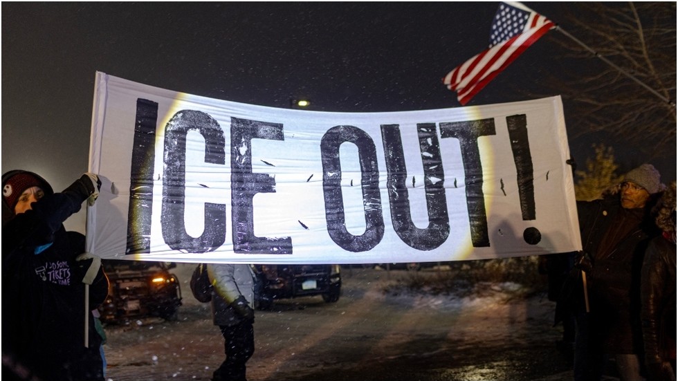 US DOJ probes anti-ICE activists over church ‘desecration’ (VIDEO)