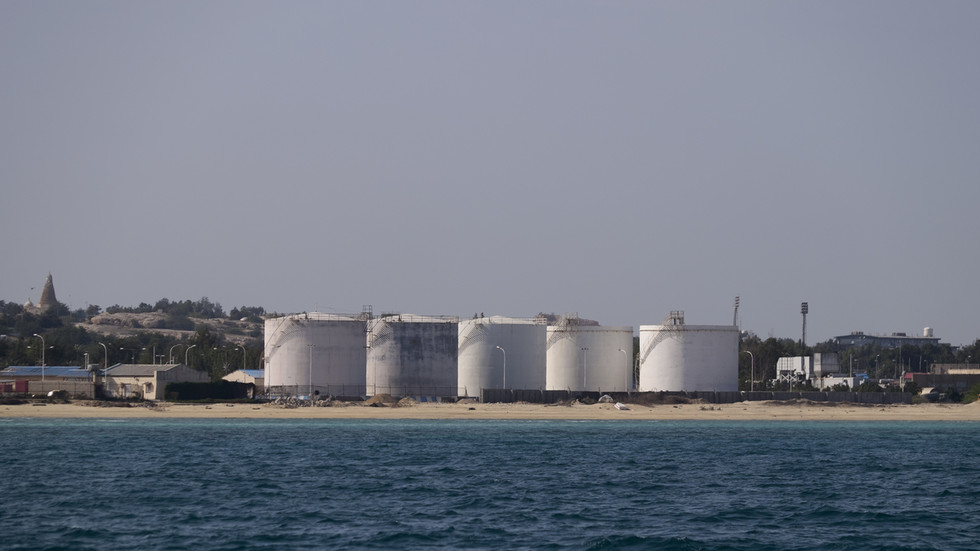 Trump eyes seizure of key Iranian oil island – Axios