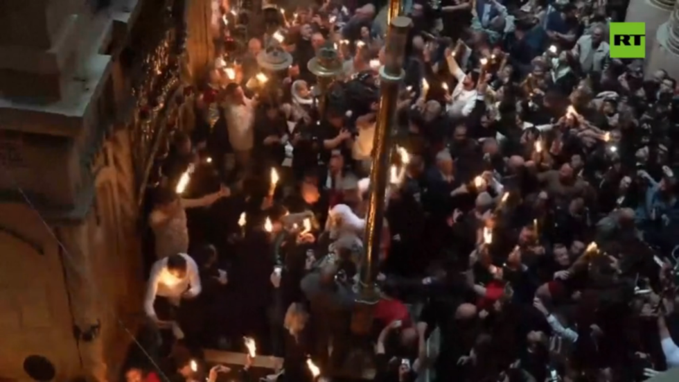 Roscosmos delivers Holy Fire from Jerusalem to Moscow (VIDEOS)