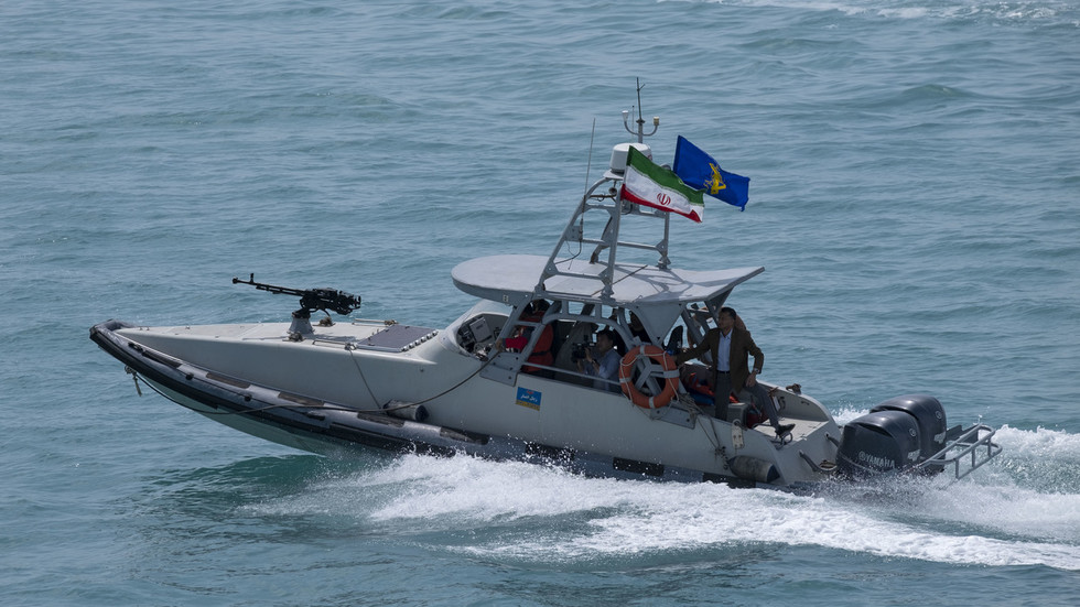 US jets attack Iranian naval vessels