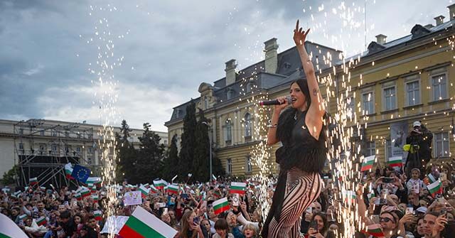Videos: Eurovision Winner Dara Sings ‘Bangaranga’ to Thousands in Bulgaria Homecoming