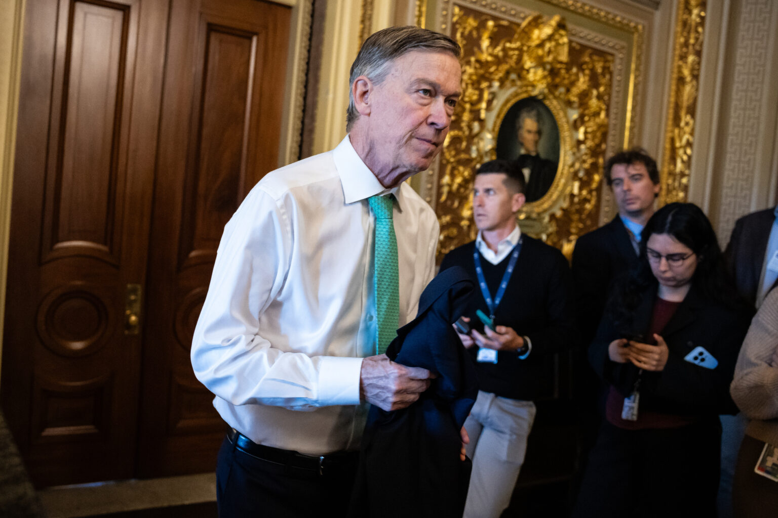 Key senators meet over dinner to discuss permitting deal