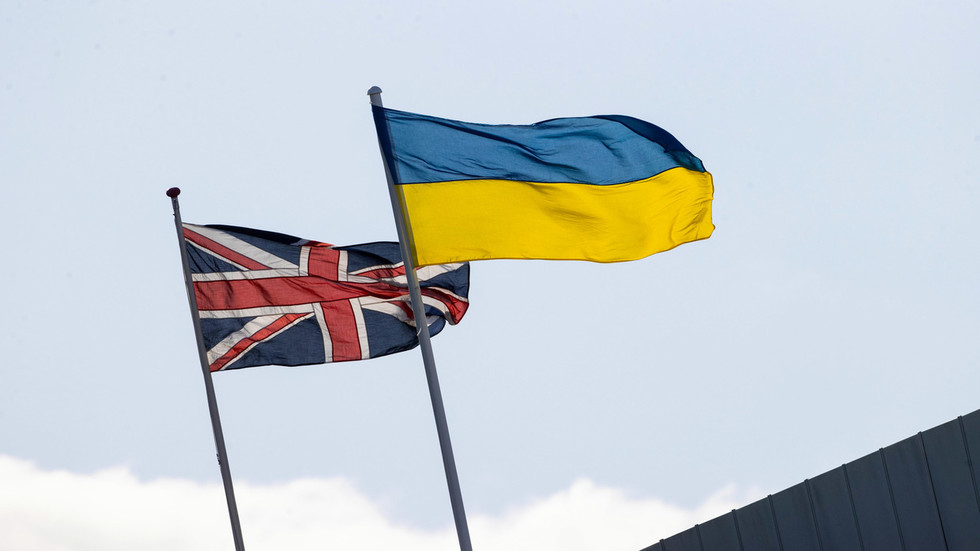 Zelensky warns Farage over Ukrainian flags in UK