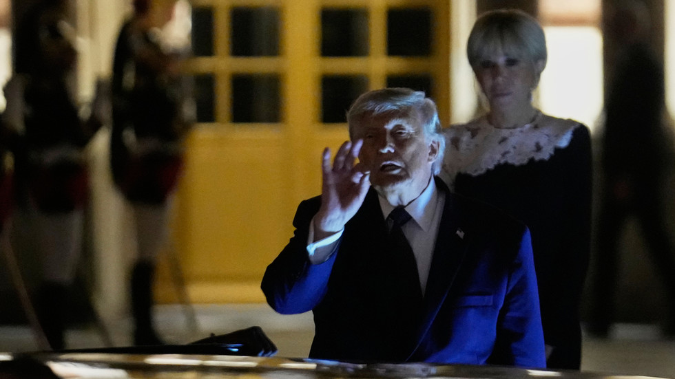 Trump signs memorandum of understanding with Iran (VIDEO)