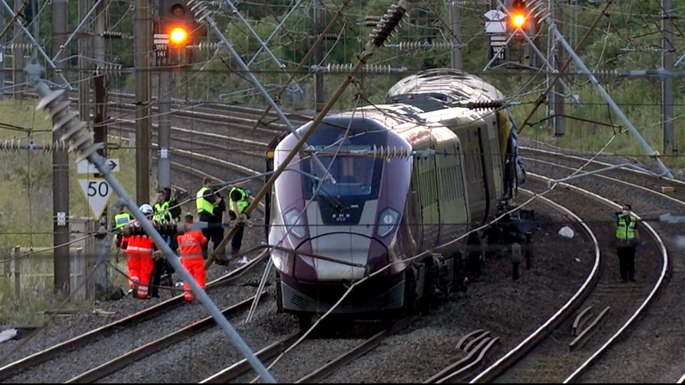 UK train collision leaves dozens seriously injured (VIDEOS)