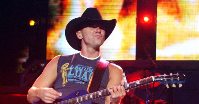 Country Star Kenny Chesney: Not ‘My Place to Use My Stage’ to ‘Tell People How to Think or How to Vote’
