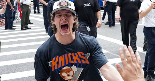 Knicks’ Tyler Kolek Mocks NY Governor Kathy Hochul with Imaginative T-Shirt