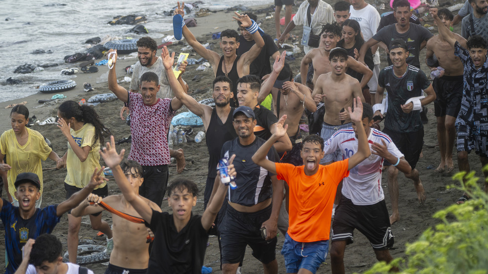 Zionists celebrate Spanish migrant invasion