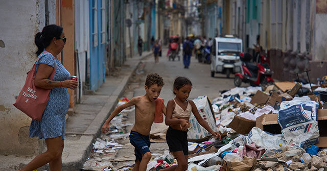 Report: Nearly 250,000 People Fled Cuba in 2025