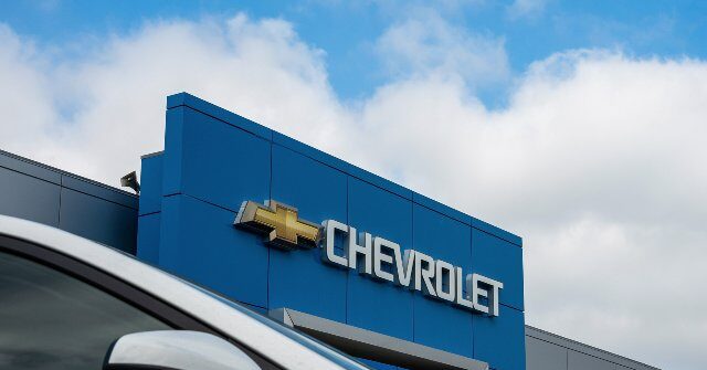Automotive Industry Faces Price Increases as AI-Driven Memory Chip Shortage Impacts Vehicle Costs