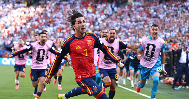 WATCH: Spanish World Cup Hero Ferran Torres Wears ‘Make Spain Great Again’ Hat in Victory Parade