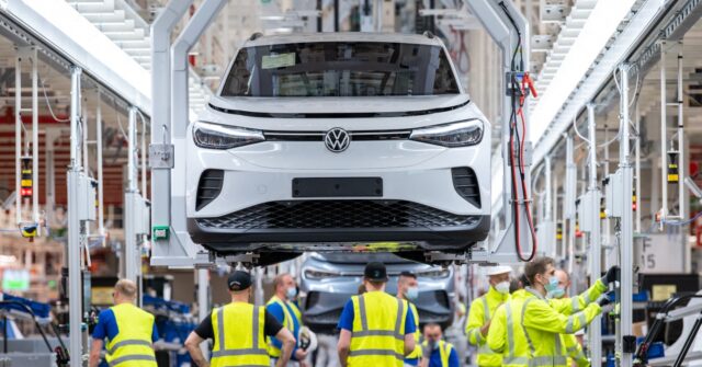 Major German Carmakers Hit by Steep China Sales Slump