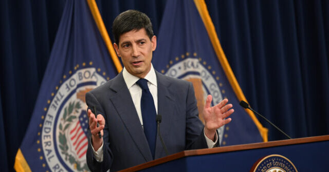 Fed Minutes Show Fed Officials Divided On Likely Path of Rates