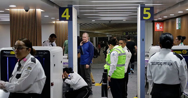 WATCH: ‘Drunk’ Passenger Assaults Mexico City Airport Staff After Being Ejected from Flight