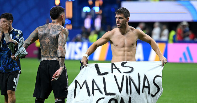Argentina Players Display ‘Las Malvinas is Argentine’ Flag Defeating England at World Cup