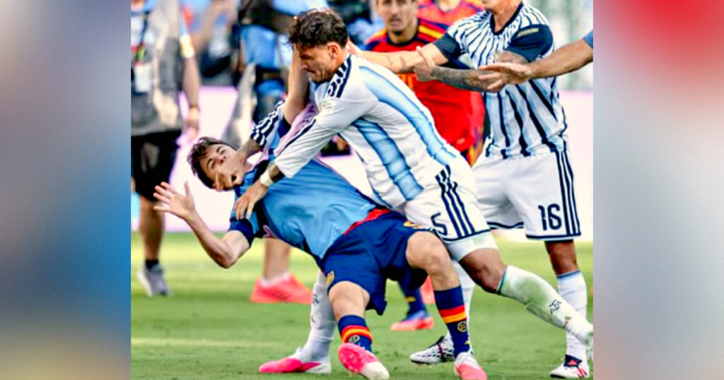 SOCCER ASSAULT: FIFA To Investigate Dirty Argentine Team for Assaulting Spanish World Cup Champions After Final Whistle in Disgraceful Display (VIDEOS)