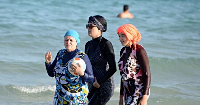 Spain: Three Women Expelled from Public Pool for Wearing a Burkini