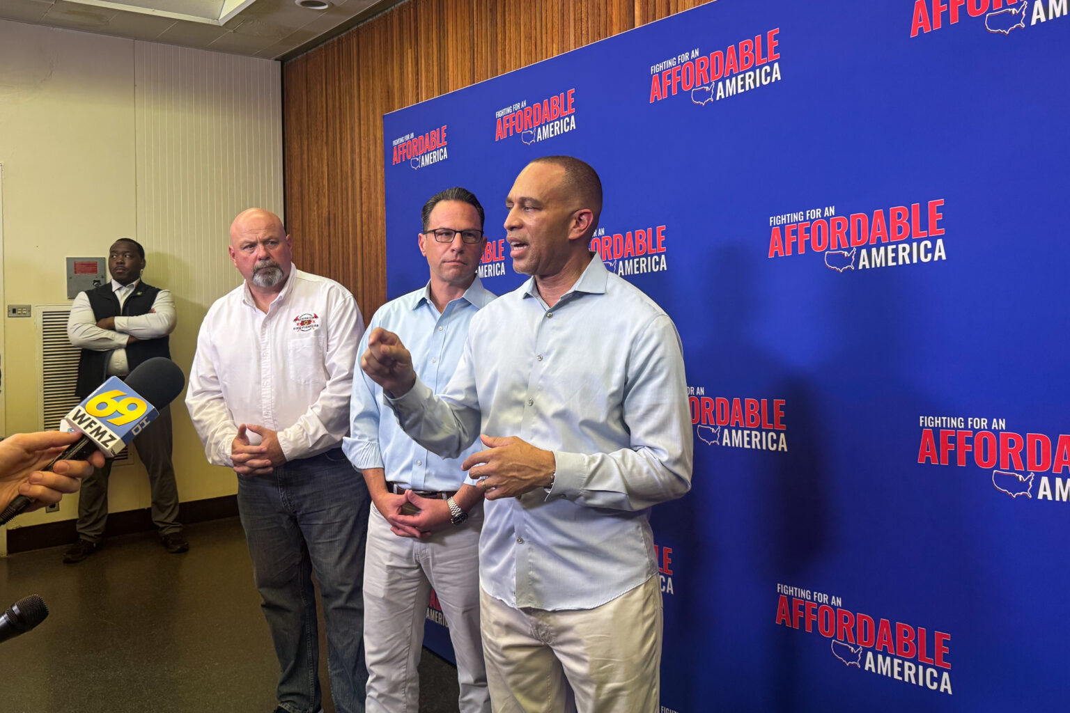 ‘Fighting for an affordable America’: Hakeem Jeffries unveils closing midterm pitch