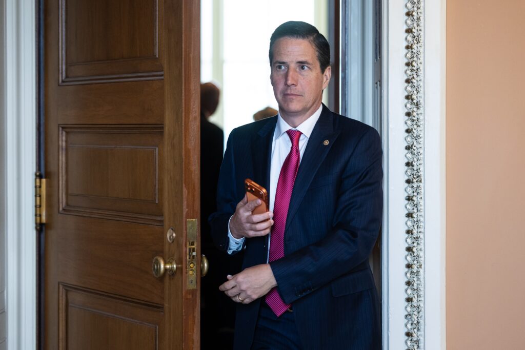 Senators to meet with Trump on crypto bill