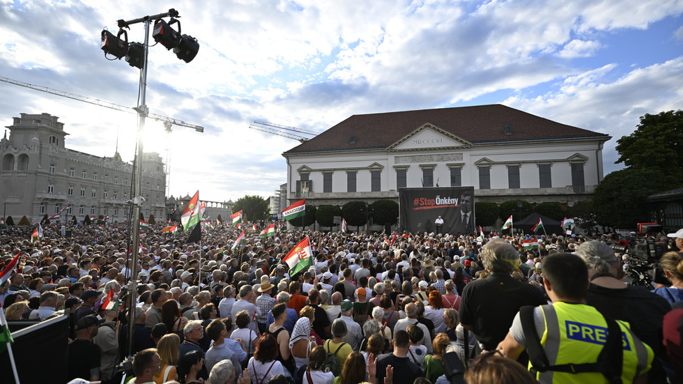 Hungary’s prosecutor general finds seizure of opposition servers unlawful